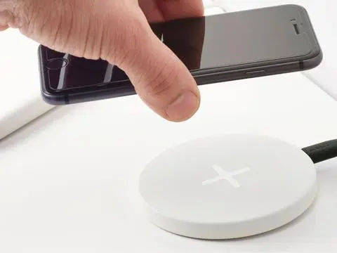 手機(jī)無(wú)線(xiàn)充電，從Qi標(biāo)準(zhǔn)到更快充電體驗(yàn)